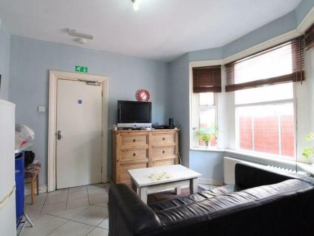 Lyndhurst Road, Luton LU1, 5 bed end terrace house to rent, £2,650 pcm | PrimeLocation