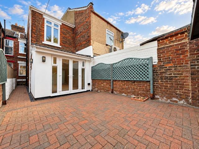 Lyndhurst Road, Portsmouth PO2, 1 bed flat to rent, £1,100 pcm | PrimeLocation