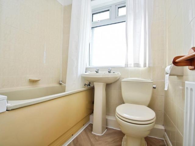 Lyndon Avenue Sidcup DA15 2 bed terraced house to rent £1,750 pcm £404 pw