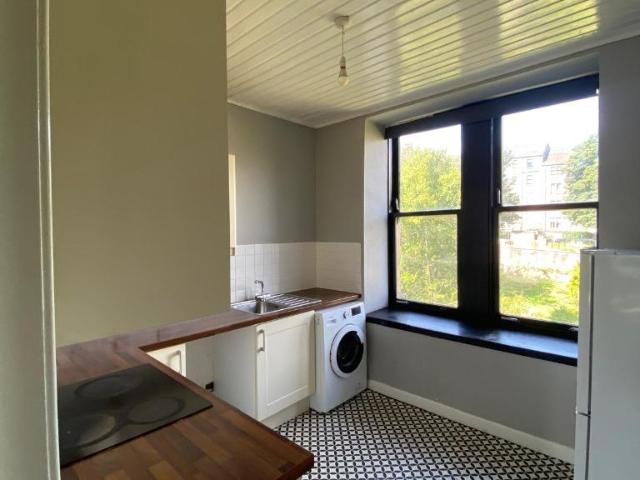 Lyndoch Street, Central, Greenock, PA15 1 bed flat to rent £500 pcm £115 pw