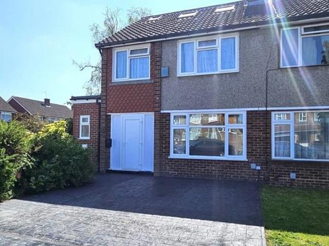 Lynegrove Avenue, Ashford, Middlesex. 5 bed semi detached house to rent £4,500 pcm £1,038 pw