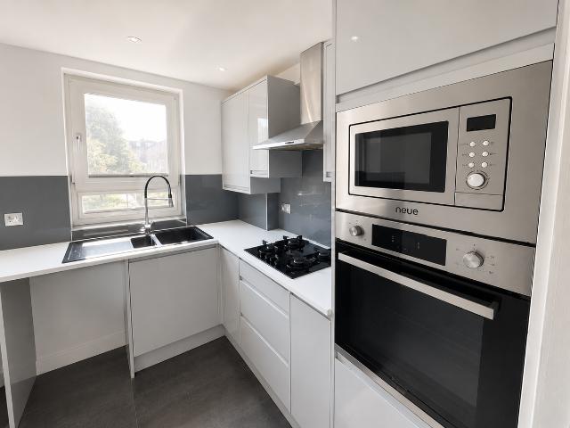 Lyneham Walk, London E5, 2 bed terraced house to rent, £2,500 pcm | PrimeLocation