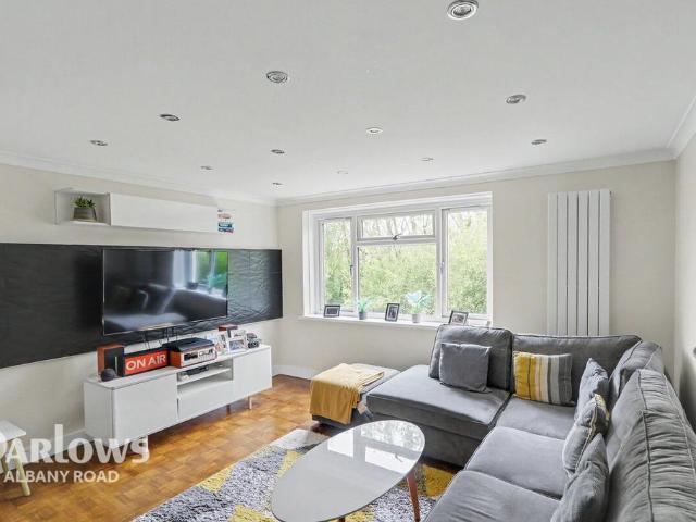 Lynmouth Crescent, CARDIFF 2 bed flat to rent £1,200 pcm £277 pw