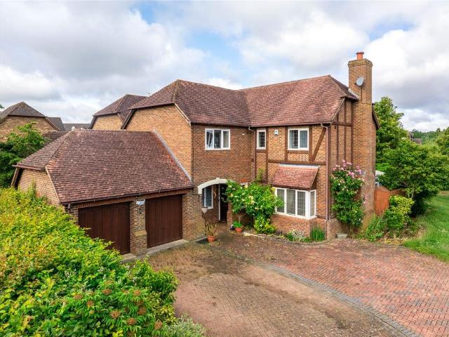 Lynmouth Crescent, Furzton, Milton. 4 bed detached house to rent £2,500 pcm £577 pw