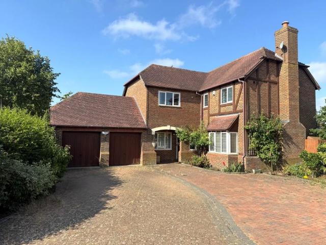 Lynmouth Crescent, Furzton 4 bed detached house to rent £2,500 pcm £577 pw