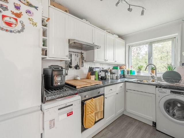 Lynn Close, Harrow, HA3 1 bed flat to rent £1,500 pcm £346 pw