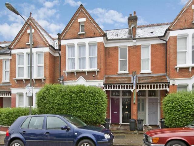 Lynn Road, Balham SW12, 3 bed flat to rent, £3,800 pcm | PrimeLocation