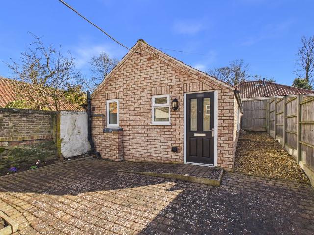 Lynn Road, Downham Market PE38, 2 bed bungalow to rent, £775 pcm | PrimeLocation