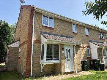 Lyon Close, Crawley 1 bed end of terrace house to rent £1,195 pcm £276 pw