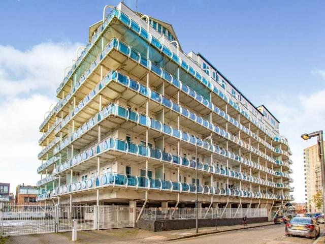 Lyon Road, Harrow HA1, 2 bed flat to rent, £1,900 pcm | PrimeLocation