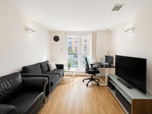 Lyon Road, Harrow, HA1 2 bed flat to rent £1,900 pcm £438 pw