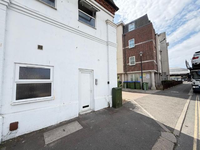 Lyon Street West, Bognor Regis PO21, 1 bed flat to rent, £950 pcm | PrimeLocation