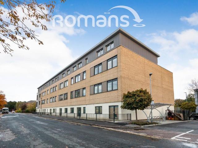 Lyon Way, Frimley, Camberley, GU16 1 bed flat to rent £1,250 pcm £288 pw