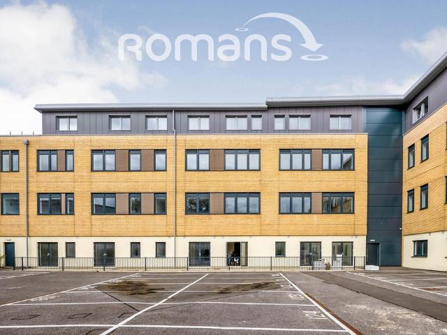 Lyon Way, Frimley, Camberley, GU16 2 bed flat to rent £1,475 pcm £340 pw