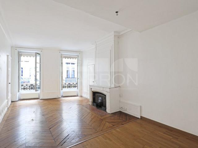 LYON 1 T3 72M² IDEALEMENT SITUÉ CACHET TRAVAUX A PREVOIR