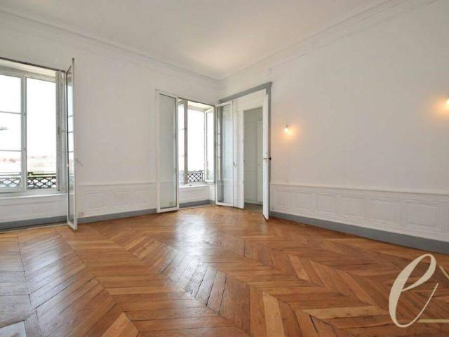 LYON 1er Quais du Rhône – Appartement T4 de 153 m² sans vis à vis avec garage