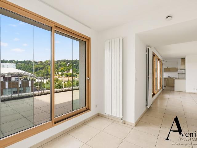 LYON 2 110 M2 T5 APPARTEMENT DE STANDING CONFLUENCE MEUBLÉ Lyon