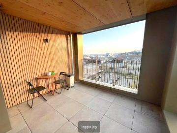 Lyon 2 Confluence. T3 de 70 m2 clés en main en dernier étage avec loggia