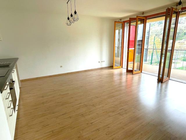 LYON 2 Confluence: T2 avec terrasse et parking PMR en option