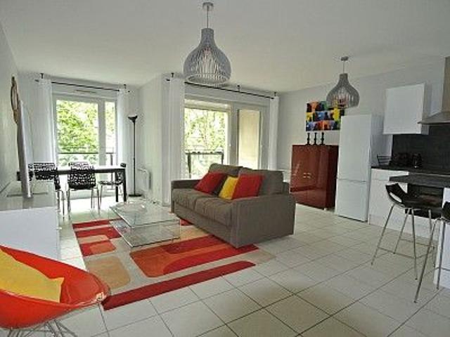 LYON 2 T3 MEUBLE