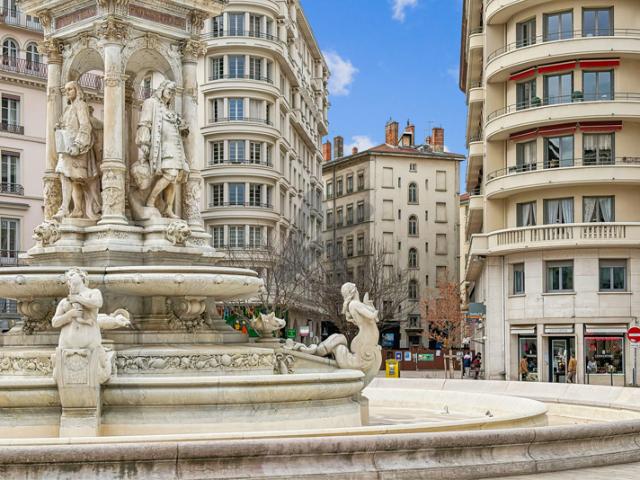 LYON 2eme Un appartement T2 de 51m2, balcon sur cour