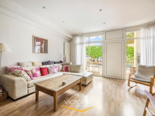 Lyon 3 Coeur de Montchat, proximité Place du Château. Lumineux T4 en Duplex avec extérieur