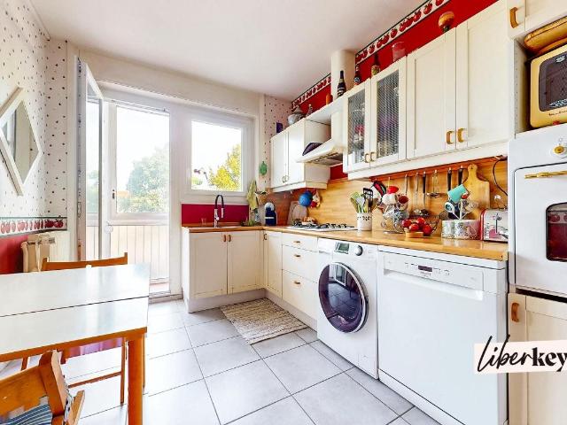 Lyon 3 Monchat T4 de 90 M2 RDC surélevé atypique lumineux 89m² Lyon