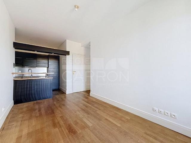 LYON 3 T 2