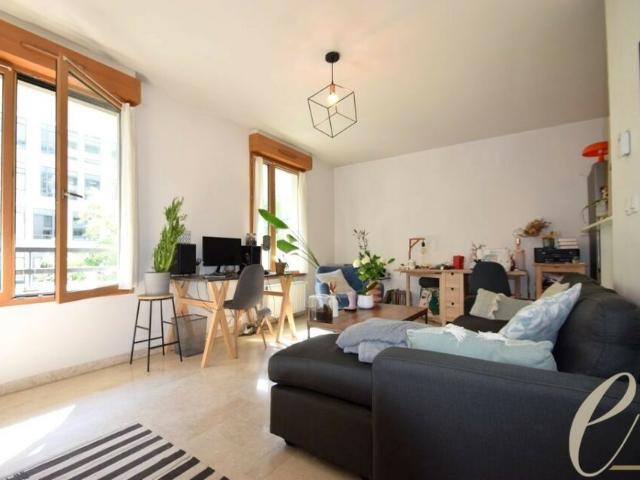 LYON 3EME LA BUIRE – Ravissant T2 de 45 m² avec garage dans immeuble récent