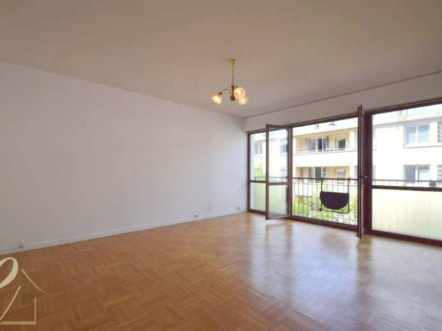 LYON 3EME Rue Feuillat – Appartement T3 traversant de 70 m² avec garage et cave en sous sol