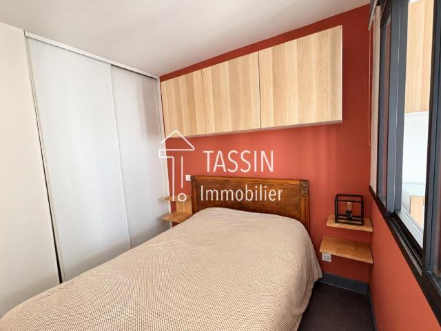 LYON 5 T1 bis rénové limite Tassin