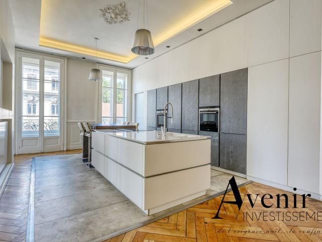 LYON 6 DUQUESNE APPARTEMENT DE PRESTIGE 185 m2 T5 4 CHAMBRES GARAGE Lyon