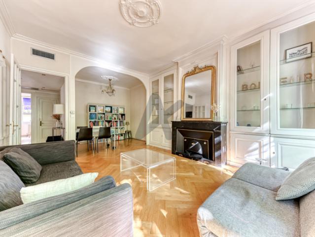 Lyon 6 Foch: Un appartement en étage élevé de 83m2, 2 cham