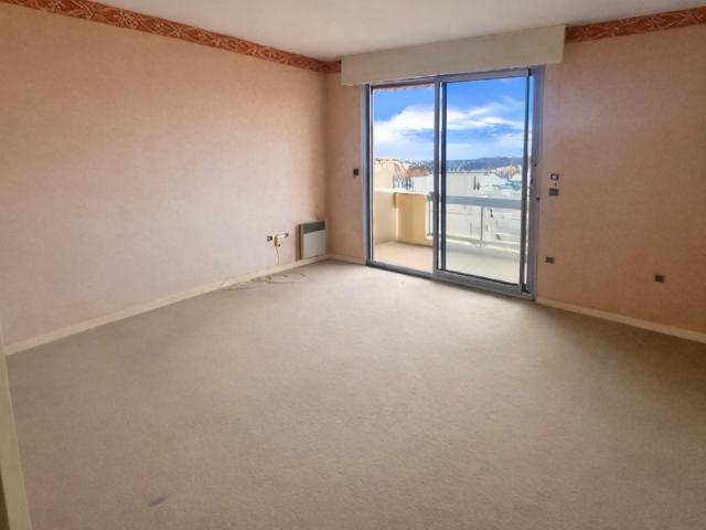 LYON 6 RESIDENCE SERVICES SENIORS VENTE STUDIO 33M2 AVEC BALCON ETAGE ELEVE VUE PANORAMIQUE FOURVIERE