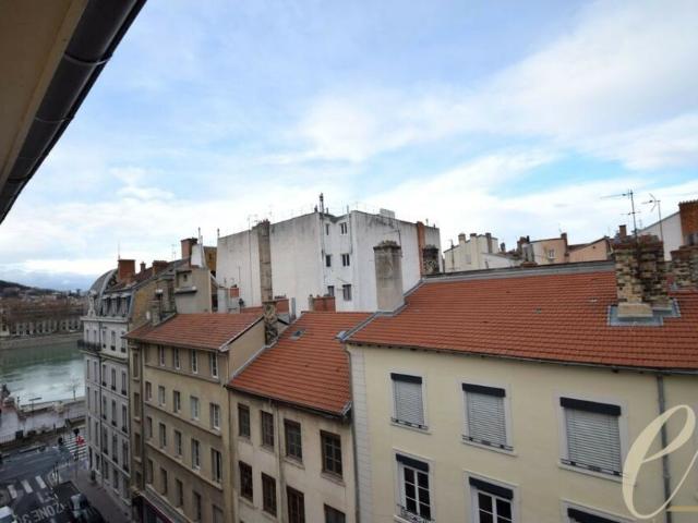 Lyon 6ème Passerelle du Collège – Ravissant T1 meublé en dernier étage de 24,36 m² avec vue dégagée