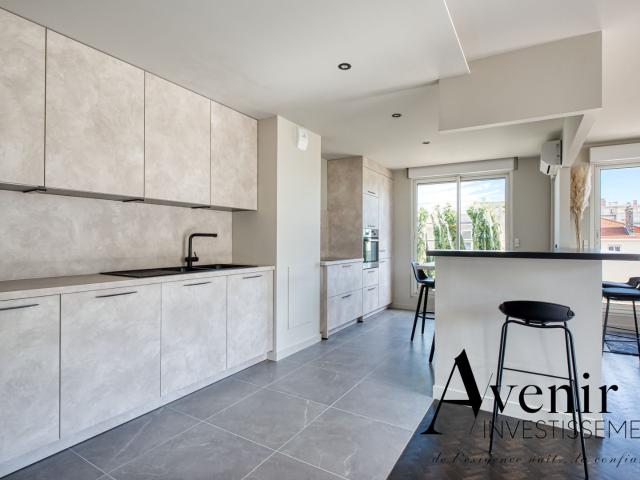 LYON 7 APPARTEMENT T5 150 M2 4 CHAMBRES CAVE GARAGE DOUBLE Lyon