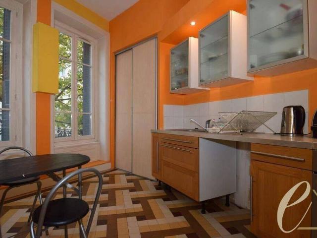 Lyon 7 Proche JEAN MACE Joli Appartement T4 traversant de 7