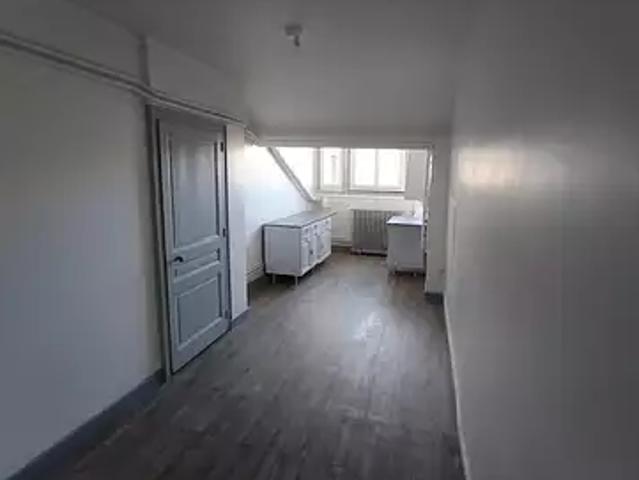 Lyon 7ème 69007 Location appartement 3 pièces t3 au dernier étage