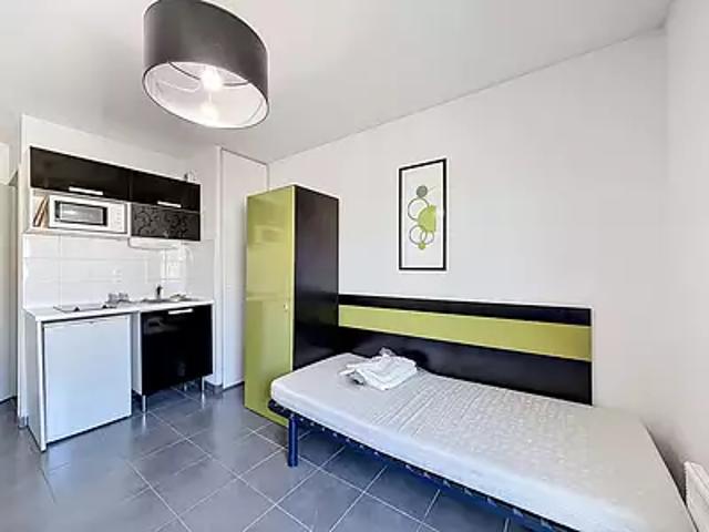 Lyon 7ème 69007 Location appartement 1 pièce t1 au dernier étage