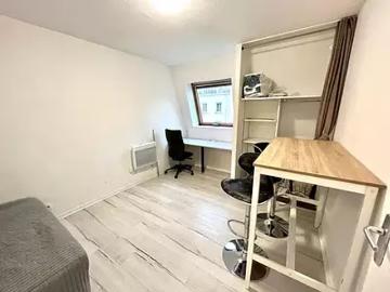 Lyon 7ème 69007 Location appartement 1 pièce t1 au dernier étage