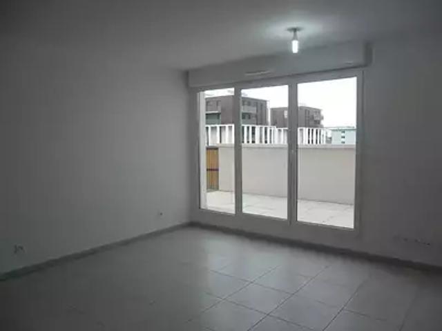 Lyon 7ème 69007 Location appartement 2 pièces t2 au dernier étage balcon
