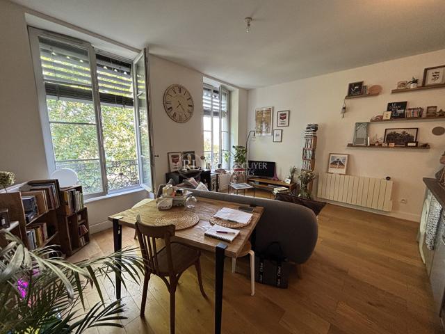 Lyon 7ème Place Raspail avec vue dégagée T2 vendu loué