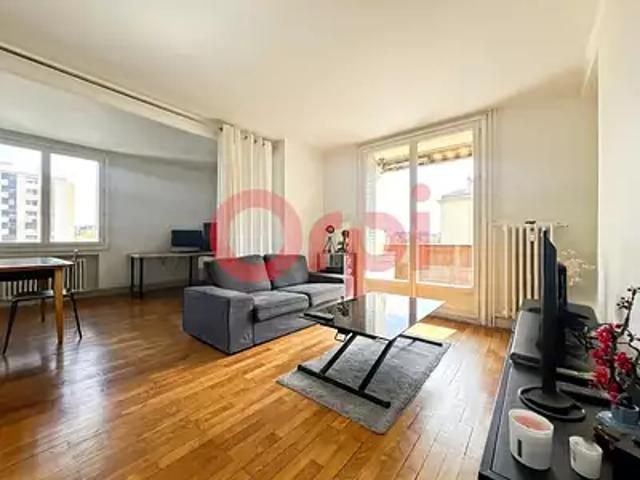 Lyon 8ème 69008 Achat / Vente appartement 2 pièces t2 cave balcon