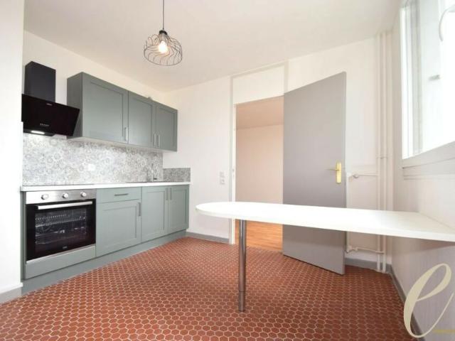 LYON 8eme / Etats Unis – Appartement T4 de 81 m² vue dégagée et entièrement rénové