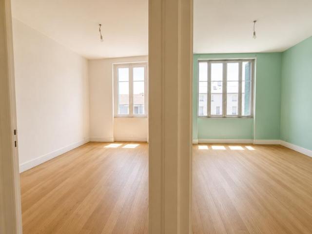 Lyon 9 Valmy T2 de 45 m2 traversant Fort potentiel