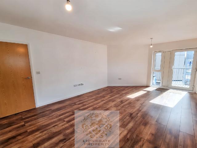 Lyons Way SL2, 1 bed flat to rent, £1,200 pcm | PrimeLocation