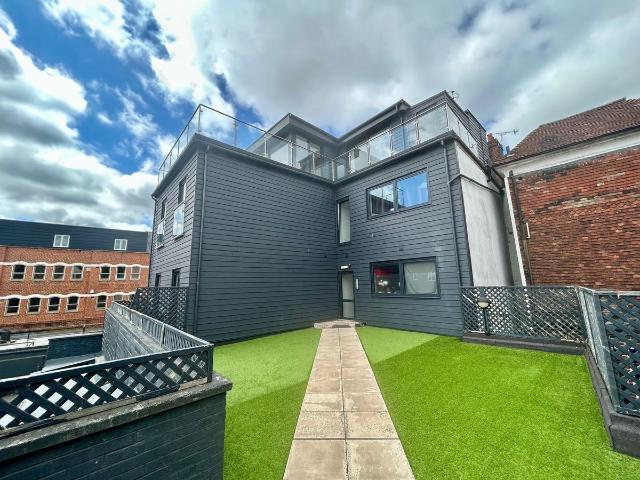 Lyons Crescent, Tonbridge TN9, 1 bed flat to rent, £1,250 pcm | PrimeLocation