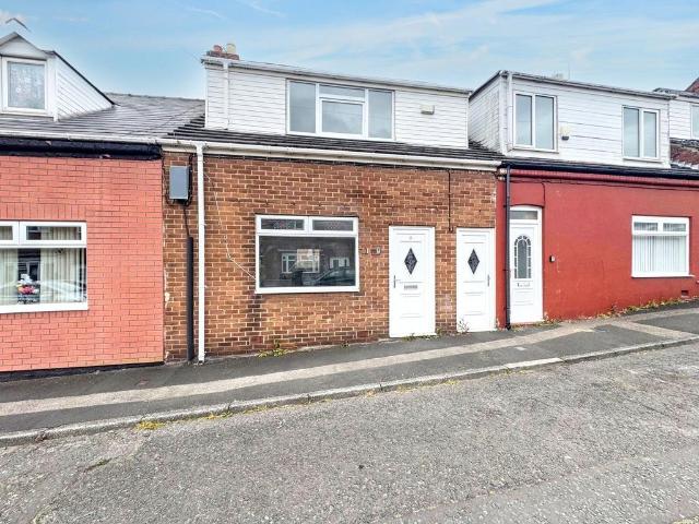 Lyons Lane, Easington Lane, Houghton. 2 bed terraced house to rent £675 pcm £156 pw