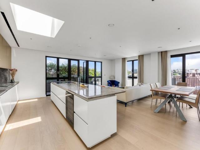 Lyons Place 3 bed penthouse to rent £6,998 pcm £1,615 pw