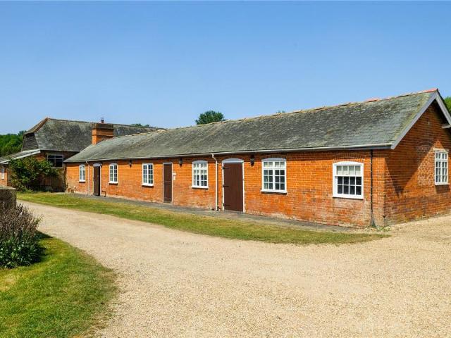 Lyburn Road, Hamptworth, Salisbury. 3 bed bungalow to rent £1,750 pcm £404 pw
